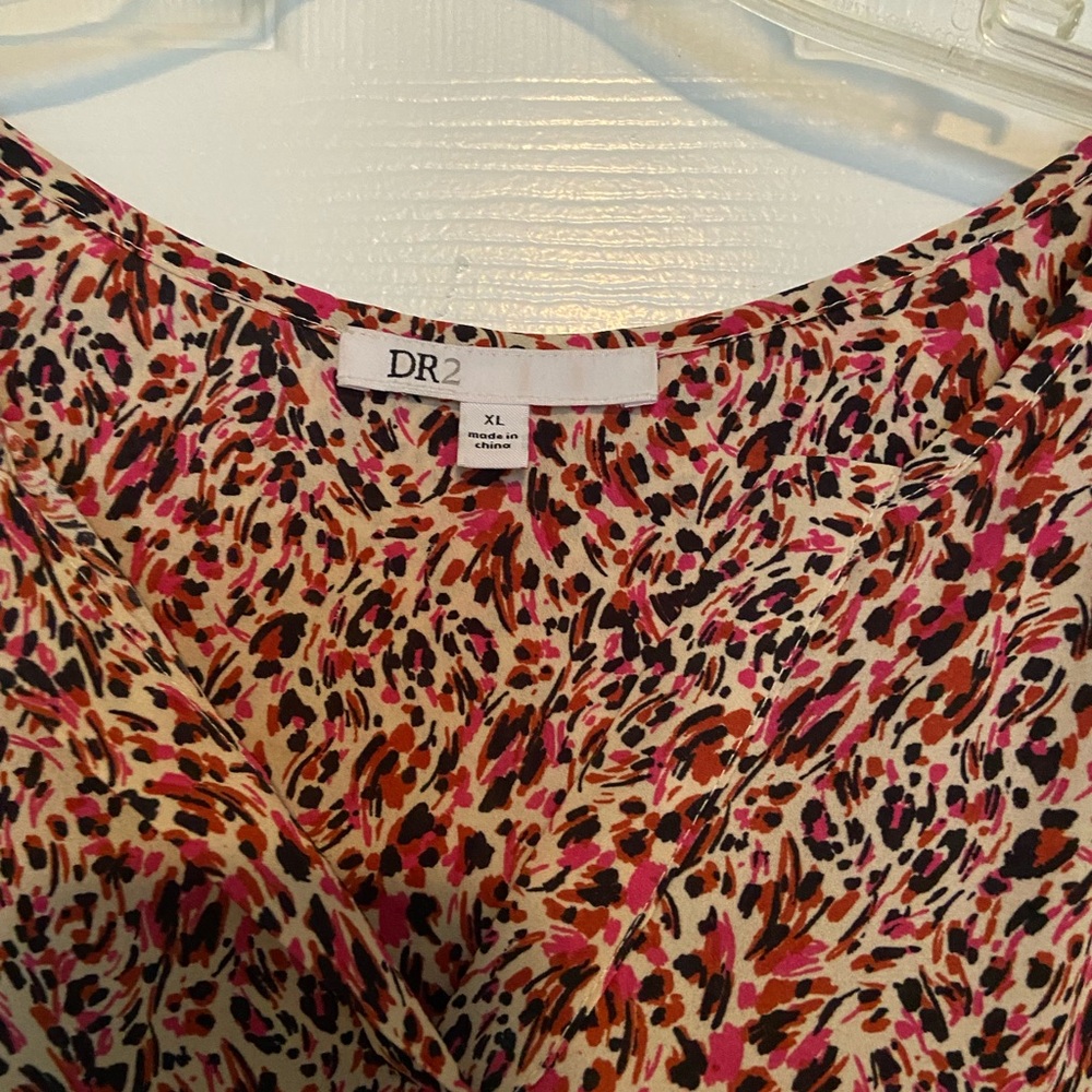 Ladies casual top with short sleeves